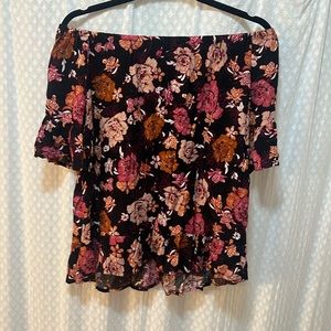 NWT off the shoulder Floral blouse Size L